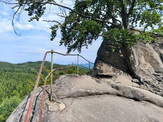 Výlet do Janovického rudohoří: hrad Bolczów, Skalny Most a Góry Sokole – Vyraž na výlet!