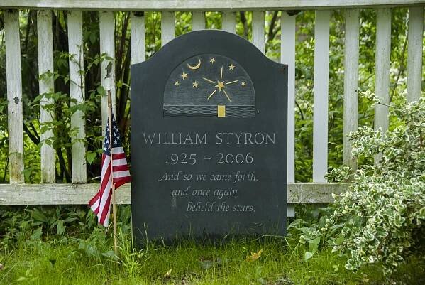 Larger memorial image loading...