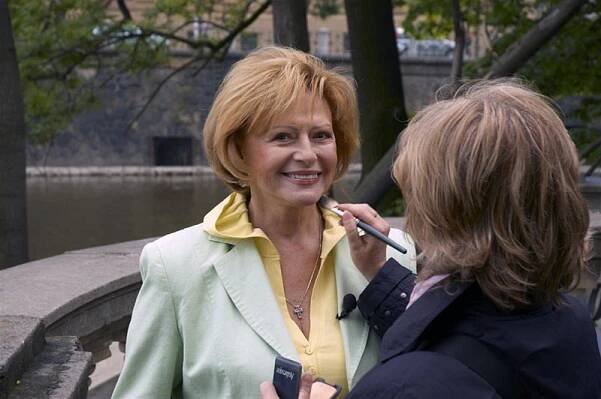 Zemřela hlasatelka Vostřáková, která se nebála píchnout do vosího hnízda