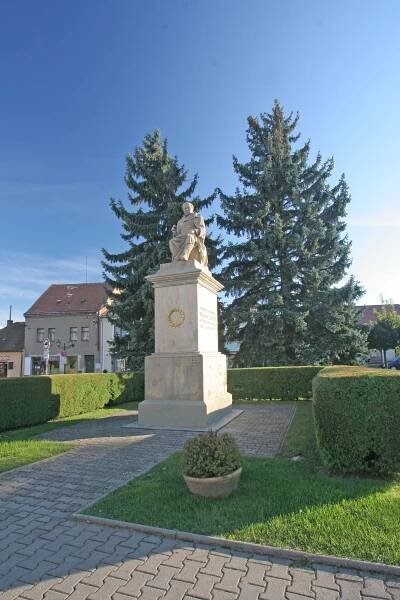 Pomník V. K. Klicpery (Chlumec nad Cidlinou)