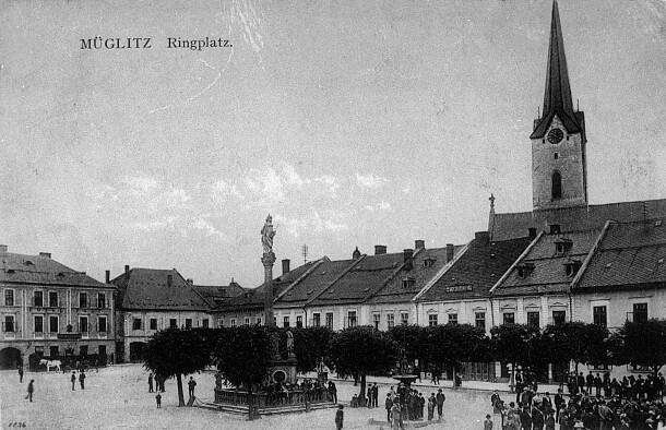 Mohelnice, severní strana náměstí; 1909 (sbírka Pavla Fiedlera).