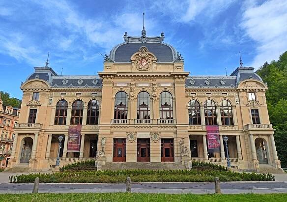 Karlovy Vary: město, kde se elegance mísí s léčivou silou termálních pramenů | Cesty Sem Tam