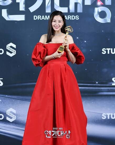 Aj v roku 2021 prinášala SBS divákom pôžitok. Ktoré z jej drám získali 2021 SBS Drama Awards? - Asianstyle