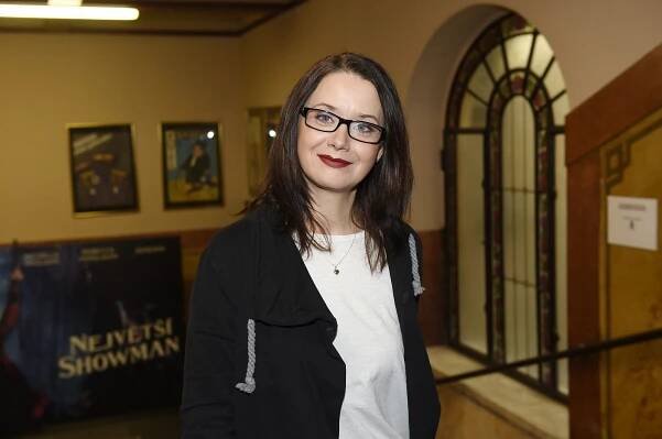 Místo hraní teď pomáhá na lince pro seniory: A co ještě dělá během karantény herečka Daniela Choděrová?