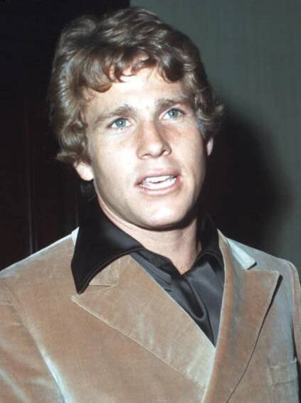 Hutson left Nicholson in 1975 and dated Ryan O'Neal for a year and a half. She left him and returned to Nicholson after he beat her.