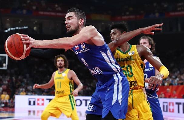 Černí andělé přenesli Čechy k basketbalovému nebi. Tak senzace MS zdolala i Brazilce