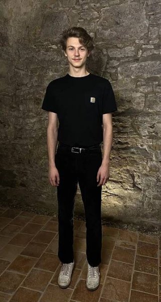 Tomáš Dalecký 2media celá postava