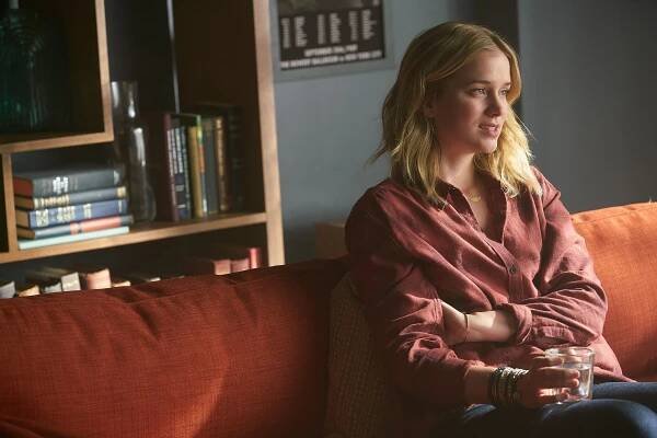 TY - Jsem tvůj, kotě - Z filmu - Elizabeth Lail