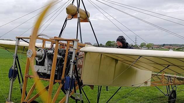 Po 115 letech v akci. Bleriot bojoval s ostrými poryvy a neskutečnou záhadou