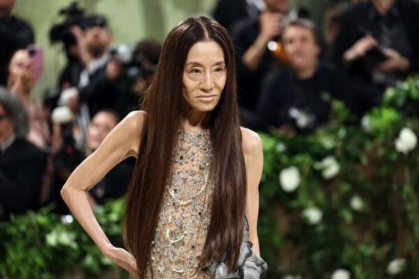 Vera Wang Celebrates Her 76th Birthday in the Shortest, Backless Little Black Dress