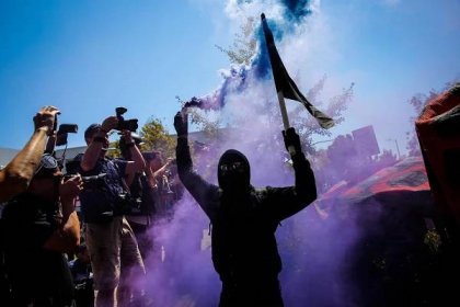 Masked anarchists violently rout right-wing demonstrators in Berkeley