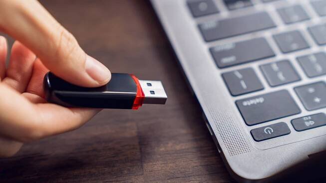 How to create customizable USB Windows install drives with Rufus