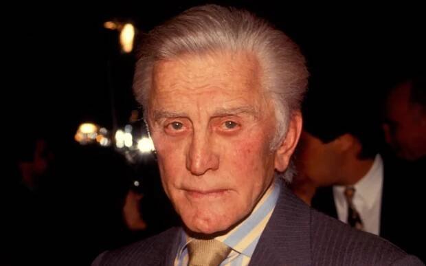 Galerie: Zemřel americký herec Kirk Douglas, pamětník zlaté éry Hollywoodu - Galerie - Echo24.cz