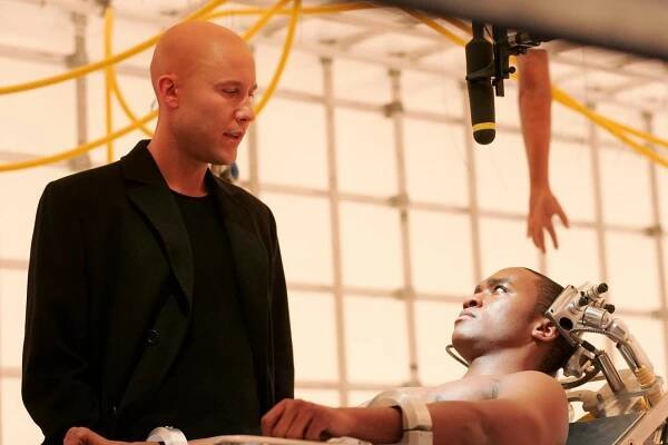 Smallville - Kyborg - Z filmu - Michael Rosenbaum, Lee Thompson Young