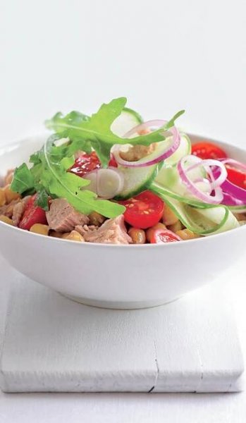 Tuňákový salát s kuskusem | Apetit Online