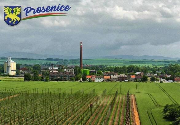 obec Prosenice - panorama obce s cukrovarem, erb