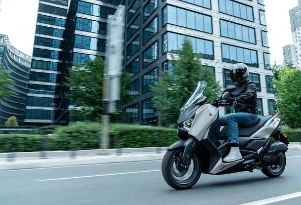 Yamaha XMAX 125 Tech Max 2025 Ceramic Grey (27)