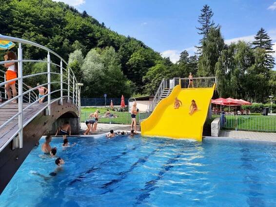 Skluzavka na koupališti v Rožnově pod Radhoštěm