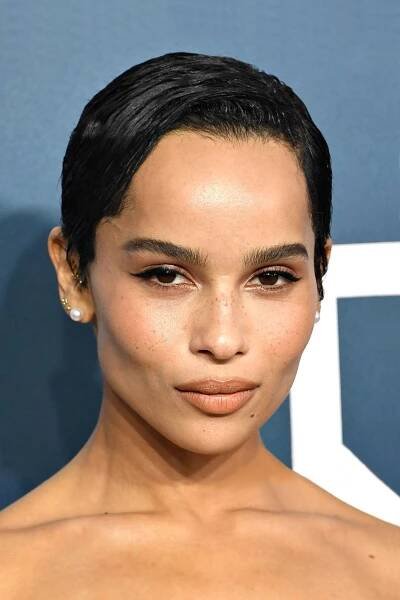 Zoë Kravitz isAirman Vera Suarez