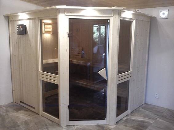 Prosklená rohová finská sauna 
