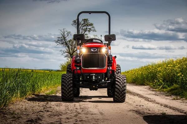 Malotraktor CAPTAIN 263 4WD - Agromechanika s.r.o.