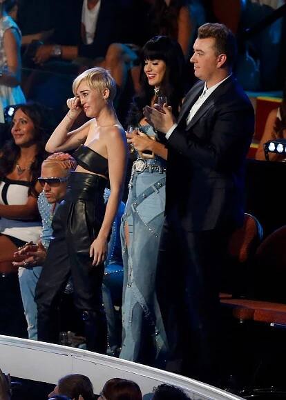 Foto: Nahá Miley Cyrus a královna Beyoncé pobraly ceny MTV