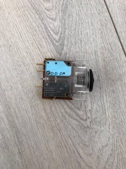 Robot RONIC originál - náhradní díl mikrospínač