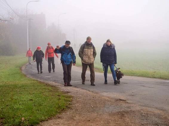 Turisté z Vřesovic potřetí zdolali horu Bradlo. Nejmladší účastník vyhrál auto