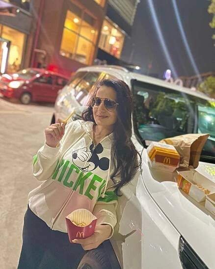 Ameesha Patel : Net Worth, Height, Weight, Age, Affairs, Wiki, Facts and Figures 12
