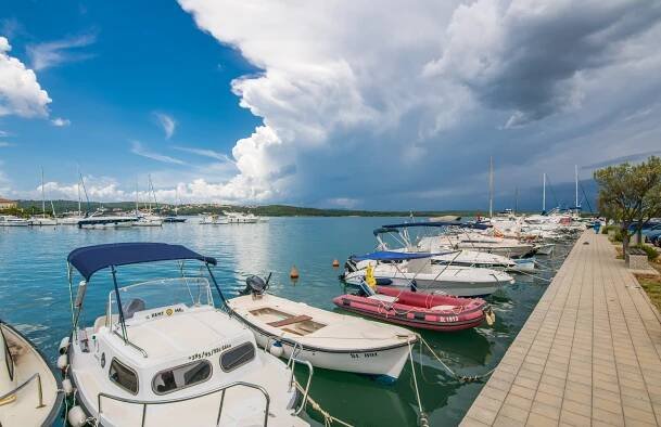 Apartments and holiday homes in the Soline Bay- Island  of Krk - Paralela tours, Paralela Tours Dobrinj