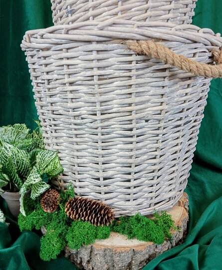 RATANOVÝ KOŠ BÉŽOVÝ S OUŠKY A KRYTEM 25×22×22 CM Kód výrobce kosz-na-choinkę