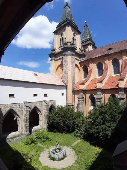 Soubor:Roudnice nad Labem klášterní ambit 20200622.jpg – Wikipedie