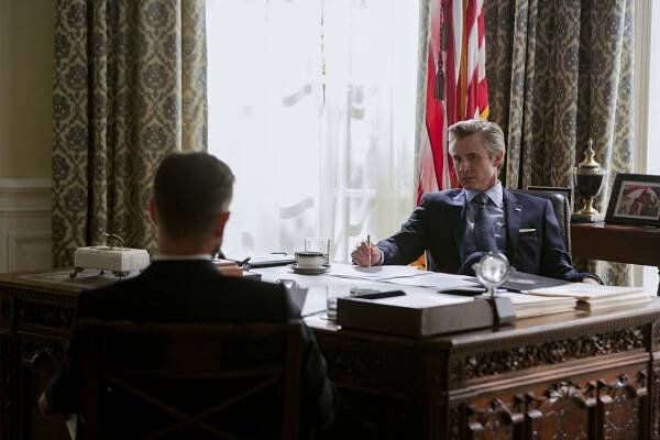 Ve jménu vlasti - Ten hajzl mě zastřelil - Z filmu - Sam Trammell