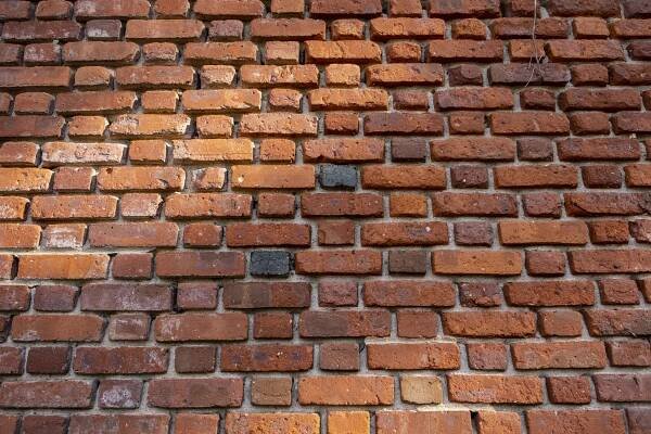 copyright RW Brick wall 2.jpg