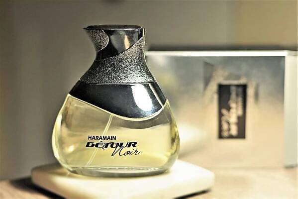 Détour Noir Al Haramain Perfumes pro ženy a muže