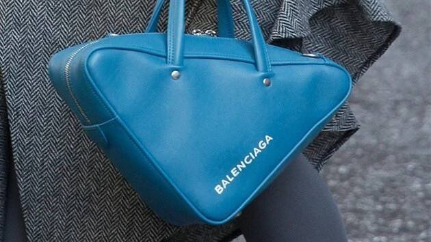 Podle odborníků dokáže Balenciaga skvěle reagovat na poptávku online zákazníků.