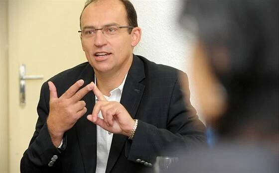 Pavel Šrámek zatím neřekl, zda by po případném úspěchu v komunálních volbách upřednostnil místo poslance, nebo křeslo ve vedení města.