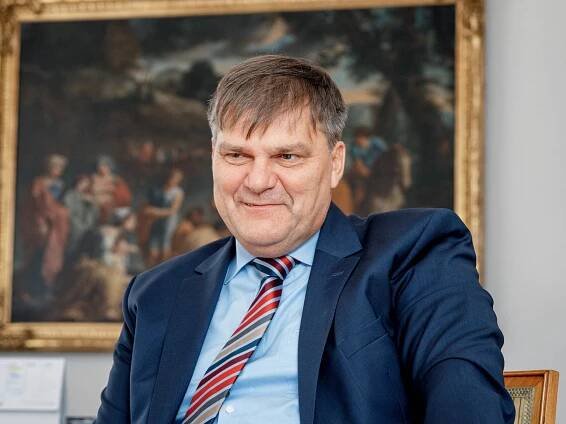 ”Telefonní číslo Angely Merkelové jsem už vymazal,” říká Rudolf Jindrák, šéf zahraničního odboru prezidenta republiky