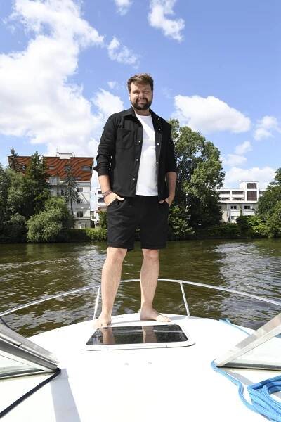 Když není u moře, brázdí vltavskou kaskádu na tomto člunu: Josef Vágner už roky zvažuje stěhování do Řecka