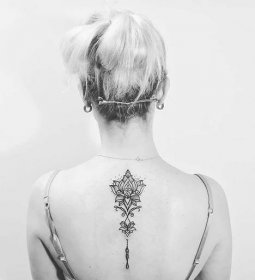 Tetování - Mehndi Lotos Unalome tattoo