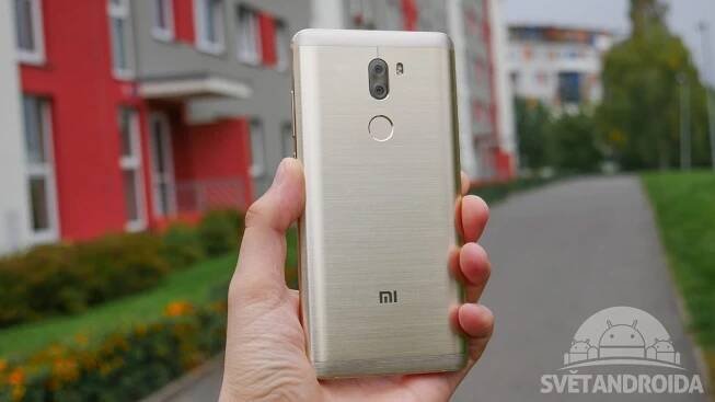 Xiaomi Mi5S Plus konstrukce zadni strana