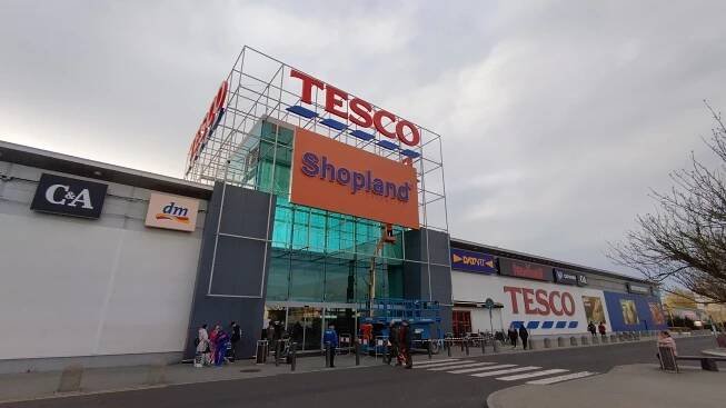 Obchodní centrum Fontána, kde sídlí Tesco, se mění v Shopland