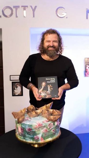Cukrář Josef Maršálek vydal Sexy dorty, knížku v úterý představí v Brně. Na čáře