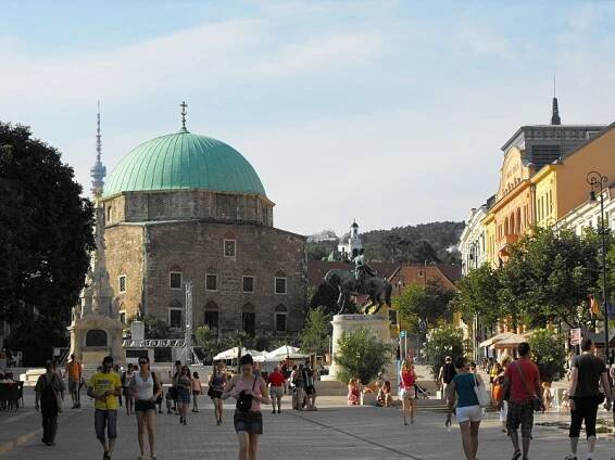 Széchenyi Square - Wikipedia