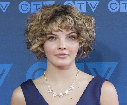 Camren Bicondova Biography - Facts, Childhood, Family Life & Achievements