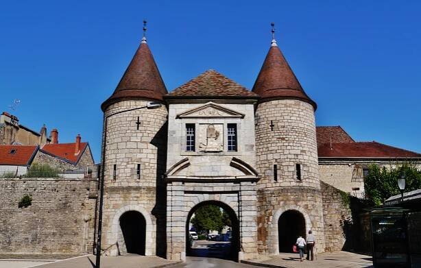 Soubor:Besancon Porte Rivotte.jpg