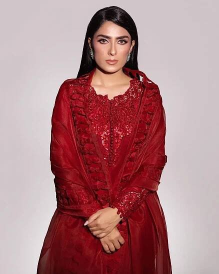 Ayeza Khan Looking young and chill