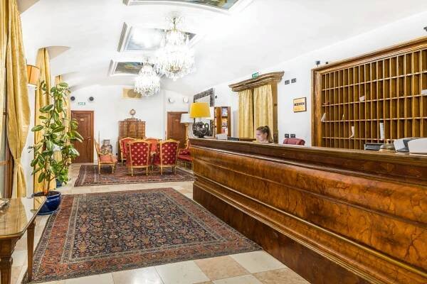 Dovolená v uličkách stověžaté Prahy: pobyt se snídaní pár kroků od Karlova mostu