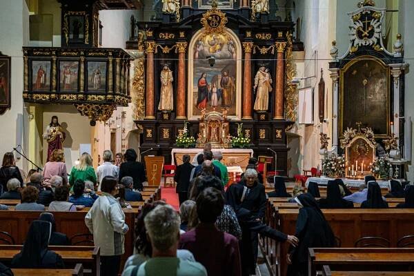 Slávenie sv.Františka v Beckove | Františkáni