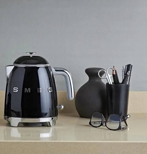 Mini elektrická varná konvice Smeg Klf05Bleu 1400 w Černá Loft Kuchyně 0,8 l Výkon 1400 W